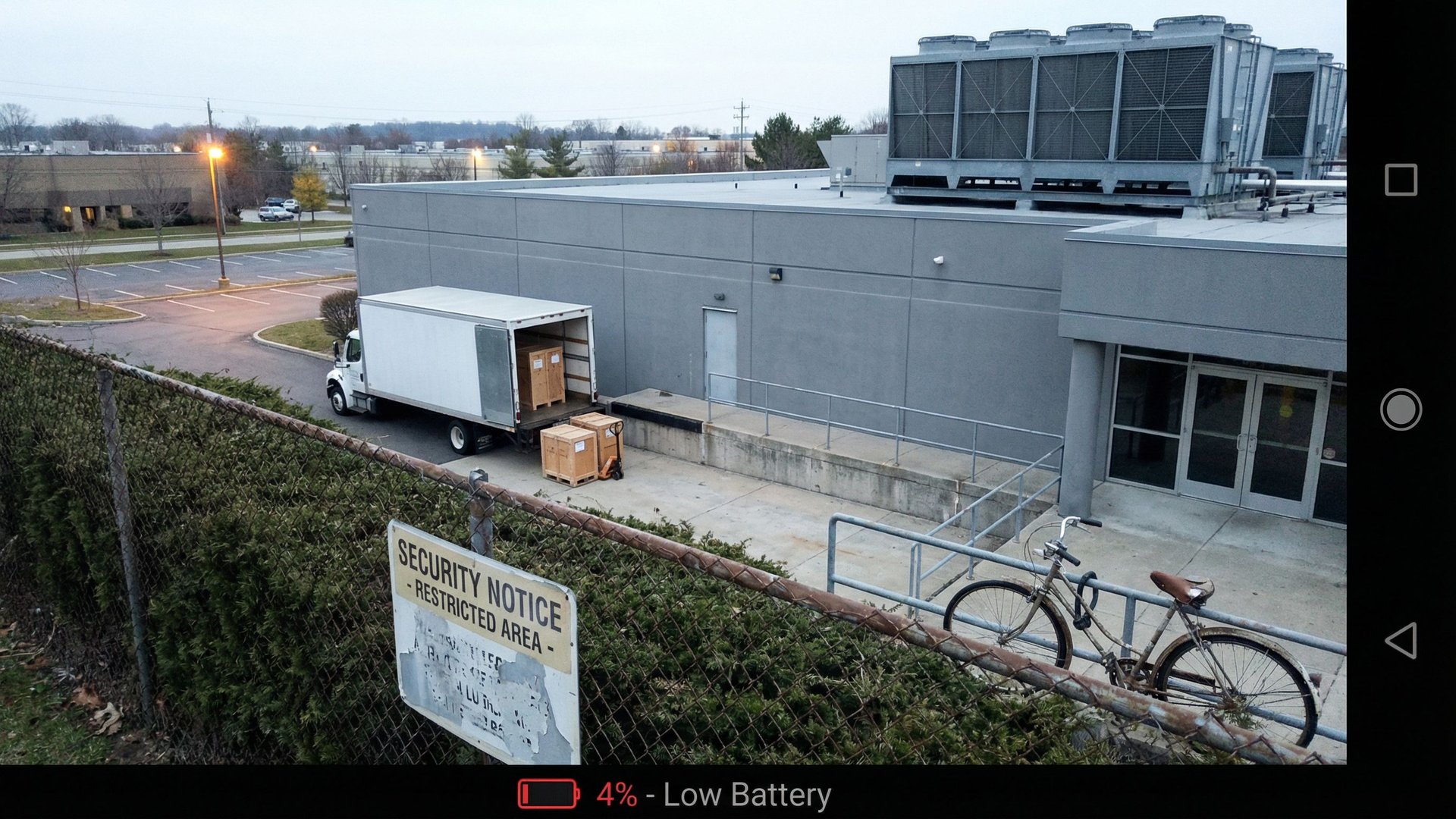 Abstrakte Darstellung eines KI-Systems, das seinen eigenen Code analysiert und umschreibt